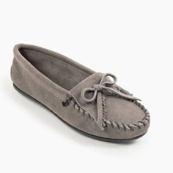 Minnetonka Kilty Suede Moccasin Grey Size 6 New in Box - Picture 1 of 5